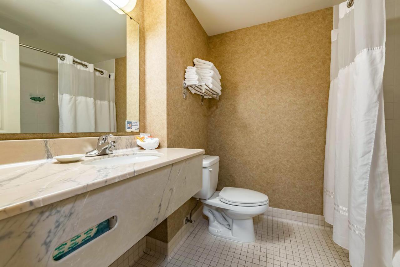 The At 3* Gig Harbor