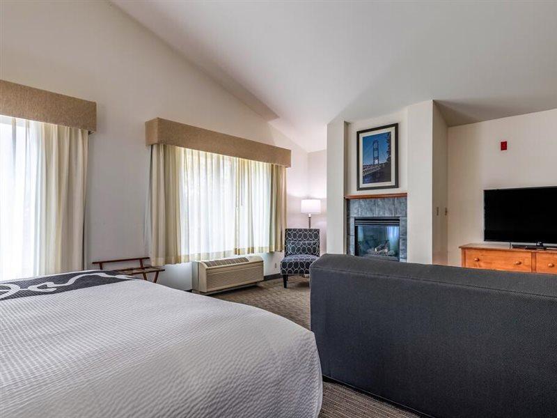 The At Hotel